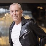 Lire la suite à propos de l’article Dans la peau du couturier Jean-Paul Jitrois